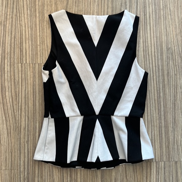 Robbi & Nikki peplum tank top - Picture 5 of 6